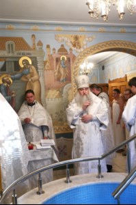 Крещальная литургия в Свято-Троицком соборе Саратова