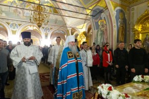 Митрополит Лонгин совершил пасхальное богослужение