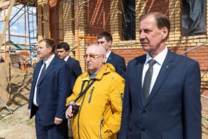 Митрополит Лонгин освятил колокола Свято-Никольского храма села Октябрьский Городок