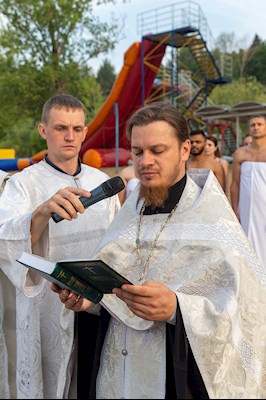 Состоялось массовое крещение оглашенных в Волге