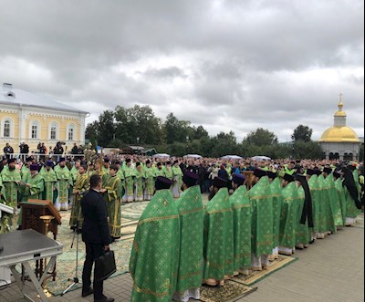 Божественная литургия на соборной площади Серафимо-Дивеевского монастыря