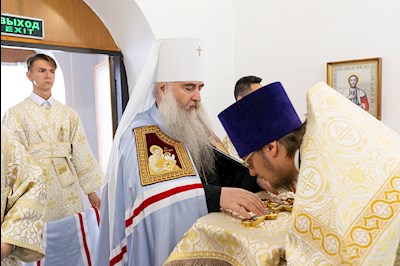 Божественная литургия в храме во имя святителя Митрофана, епископа Воронежского, г.Саратова