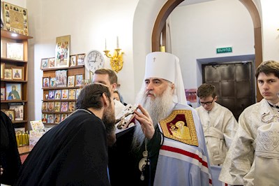 Божественная литургия в храме святых Царственных страстотерпцев г. Саратова