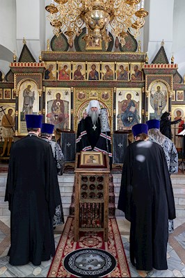 Литургия Преждеосвященных Даров на Архиерейском подворье – в храме в честь иконы Божией Матери «Утоли моя печали» г. Саратова