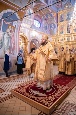 Митрополит Игнатий совершил Божественную литургию в Свято-Троицком кафедральном соборе г. Саратова