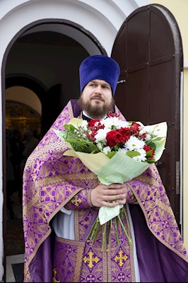 Митрополит Игнатий совершил Божественную литургию в храме святителя Иоанна Златоуста в п. Зональный г. Саратова
