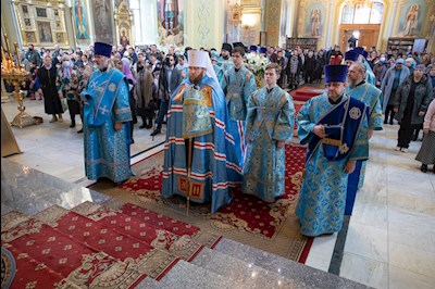 Митрополит Саратовский и Вольский Игнатий совершил вечерню в соединении с Литургией Иоанна Златоуста в Покровском соборе г. Саратова