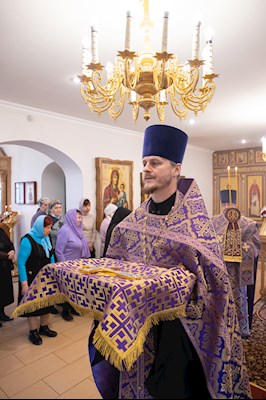 Митрополит Игнатий совершил всенощное бдение в храме в честь иконы Божией Матери «Скоропослушница» г. Шиханы Вольского района