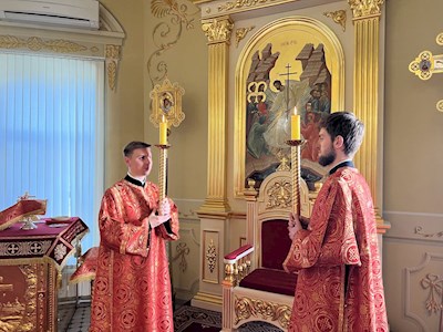 Выпускники СПДС в священном сане совершили богослужение