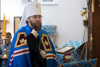Митрополит Игнатий совершил Божественную литургию во Введенском храме Саратова