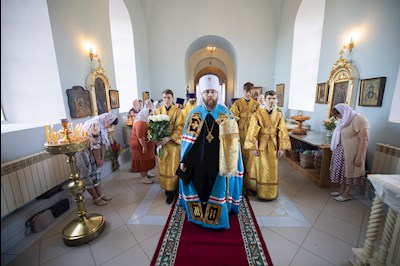 Митрополит Игнатий совершил Божественную литургию в храме Покрова Пресвятой Богородицы г. Петровска