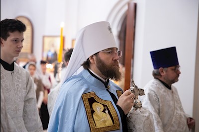 Митрополит Игнатий совершил Божественную литургию и чин Великого освящения воды в храме святителя Тихона, епископа Воронежского, Задонского чудотворца, г. Саратова
