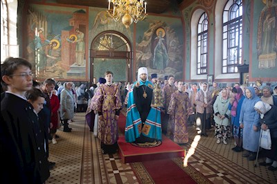 Митрополит Игнатий совершил Божественную литургию в Крестовоздвиженском храме г. Хвалынска