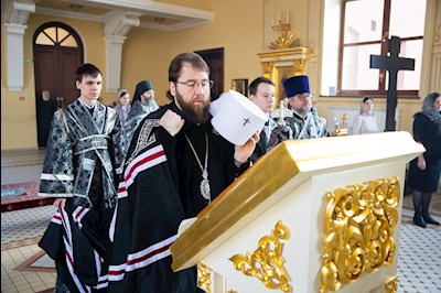 Митрополит Игнатий совершил Литургию Преждеосвященных Даров в храме святого апостола и евангелиста Иоанна Богослова при СПДС