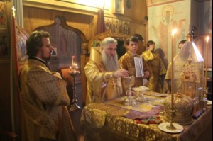 Божественная литургия на подворье Троице-Сергиевой Лавры — Спасском храме села Деулино Сергиево-Посадского района Московской области