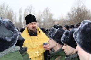 Священник благословил курсантов на военную службу