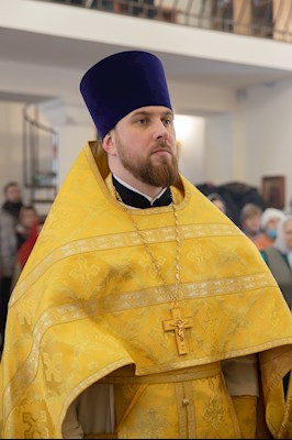 Митрополит Игнатий совершил Божественную литургию в Трехсвятительском храме г. Саратова