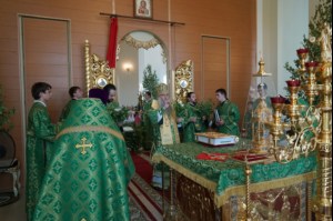 Божественная литургия и Великая вечерня в Свято-Троицком соборе Вольска
