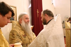 Божественная литургия в храме в честь Покрова Пресвятой Богородицы р.п. Новые Бурасы