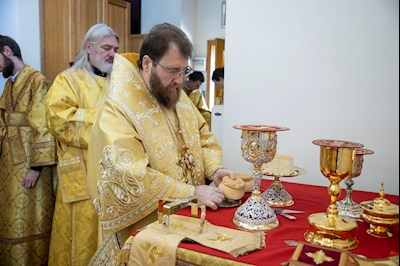 Митрополит Игнатий совершил Божественную литургию в Свято-Алексиевском женском монастыре г. Саратова