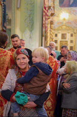 Епископ Тарасий совершил Божественную литургию в Покровском соборе г. Саратова, у ковчега с мощами святого великомученика Георгия Победоносца