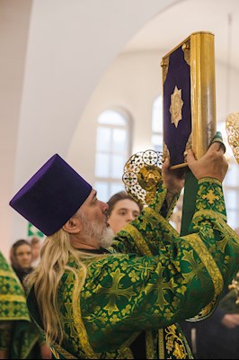 Архиереи Саратовской митрополии совершили Божественную литургию в соборном храме святого благоверного князя Александра Невского г. Ртищево