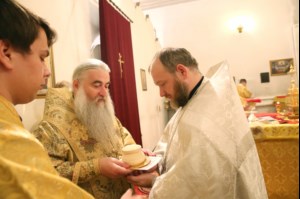 Божественная литургия в храме в честь Покрова Пресвятой Богородицы р.п. Новые Бурасы