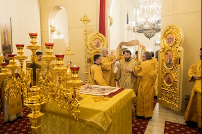 Митрополит Игнатий совершил Божественную литургию в соборном храме святителя Спиридона Тримифунтского г. Саратова