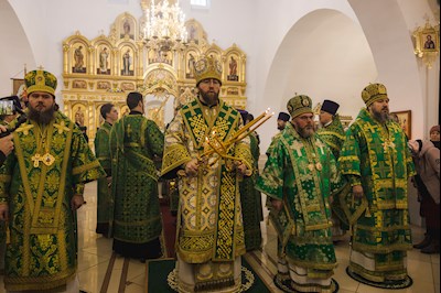 Архиереи Саратовской митрополии совершили Божественную литургию в соборном храме святого благоверного князя Александра Невского г. Ртищево