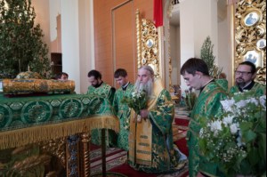 Божественная литургия и Великая вечерня в Свято-Троицком соборе Вольска