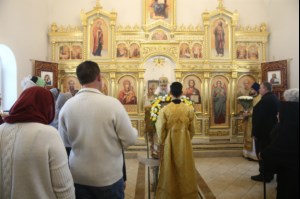 Божественная литургия в храме святителя Иоанна Златоуста в п. Зональный г.Саратова