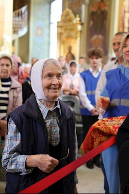 Епископ Тарасий совершил Божественную литургию в Покровском соборе г. Саратова, у ковчега с мощами святого великомученика Георгия Победоносца