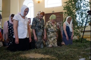 Божественная литургия и Великая вечерня в Свято-Троицком соборе Вольска