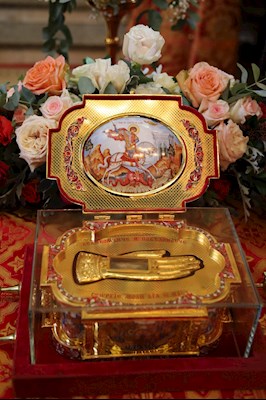 Епископ Тарасий совершил Божественную литургию в Покровском соборе г. Саратова, у ковчега с мощами святого великомученика Георгия Победоносца