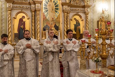 Митрополит Игнатий совершил ночную Божественную литургию в Покровском соборе г. Саратова
