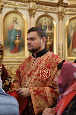 Епископ Тарасий совершил Божественную литургию в Покровском соборе г. Саратова, у ковчега с мощами святого великомученика Георгия Победоносца