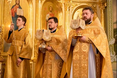 Митрополит Игнатий совершил Божественную литургию и молебен на новый год в Покровском соборе г. Саратова