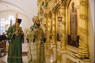 Архиереи Саратовской митрополии совершили Божественную литургию в соборном храме святого благоверного князя Александра Невского г. Ртищево