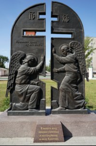 Божественная литургия и Великая вечерня в Свято-Троицком соборе Вольска
