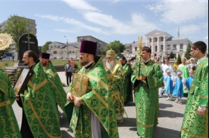 Божественная литургия и Великая вечерня в Свято-Троицком соборе Вольска
