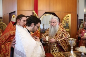 Митрополит Лонгин возглавил Литургию с сурдопереводом