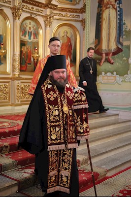 Епископ Тарасий совершил Божественную литургию в Покровском соборе г. Саратова, у ковчега с мощами святого великомученика Георгия Победоносца
