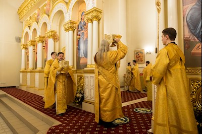 Митрополит Игнатий совершил Божественную литургию в соборном храме святителя Спиридона Тримифунтского г. Саратова