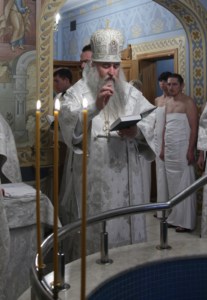 Крещальная литургия в Свято-Троицком соборе Саратова