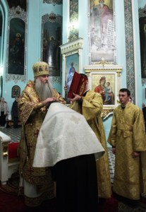 Божественная литургия в Духосошественском кафедральном соборе города Саратова