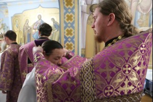 Крещальная литургия в Свято-Троицком соборе Саратова