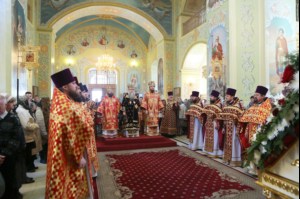 Божественная литургия в храме в честь Покрова Пресвятой Богородицы