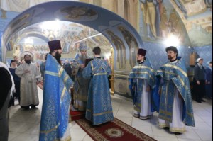Божественная литургия в Свято-Троицком соборе Саратова