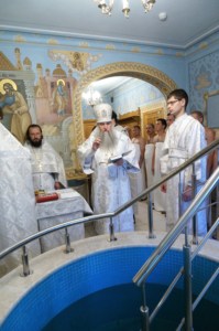 Крещальная литургия в Свято-Троицком соборе Саратова