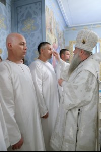 Крещальная литургия в Свято-Троицком соборе Саратова
